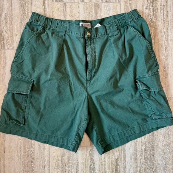 Men’s Columbia 100% Cotton Army Green Cargo‎ Shorts Elastic Waistband size 40 - Picture 1 of 5